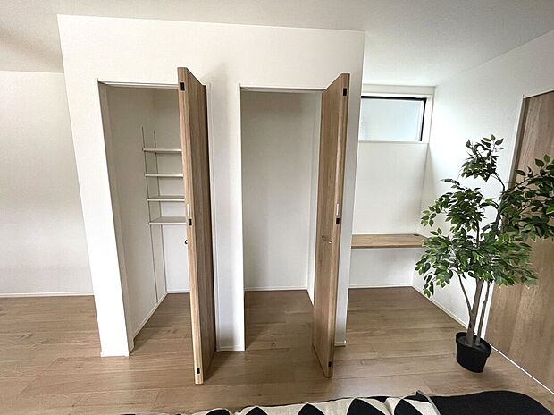 【パントリー+カウンター】リビングにパントリー収納とカウンターがあり助かります！