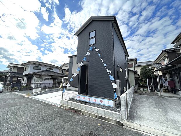 【外観】前面道路幅員6ｍで広々、車の出し入れ楽々！