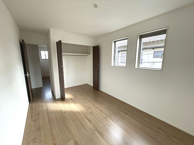 【洋室】木の温もりが優しい内装！