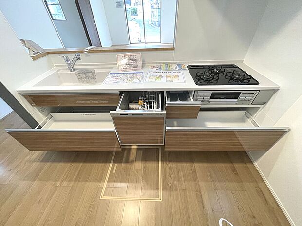 【キッチン】収納豊富なシステムキッチン！食洗機付き♪