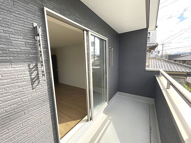 【バルコニー】バルコニー南西向きで陽当たり良好！