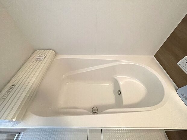 【浴室】広々お風呂でほっとひといき！浴室乾燥暖房付き♪