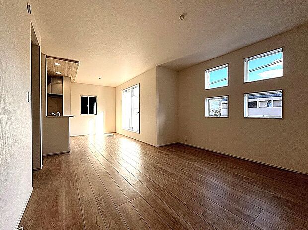 【【2号棟】リビング】LDK広々18帖！