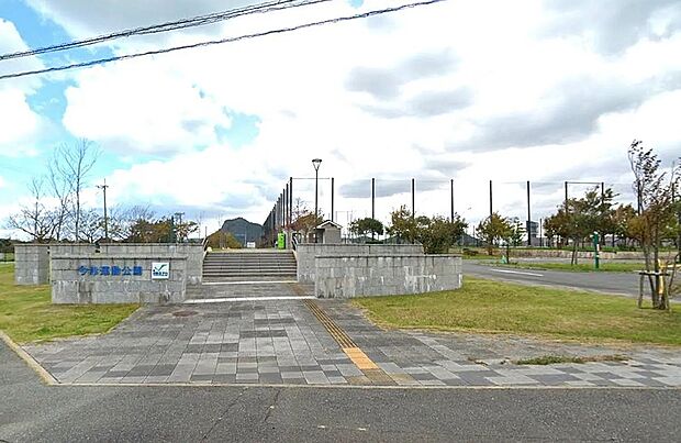 今津運動公園（約100m）