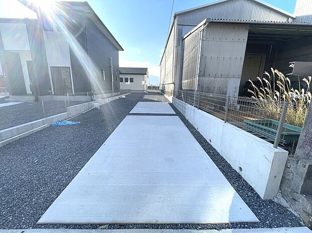 【駐車場】駐車約4台可能でカーライフを満喫！来客時や将来も安心♪