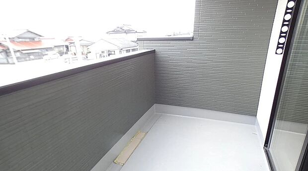 【【2号棟】バルコニー】バルコニー南向きで陽当たり良好!