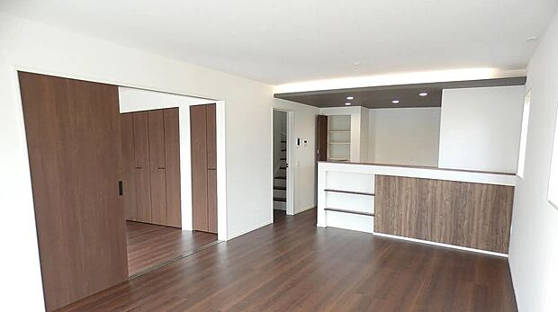 【【2号棟】リビング】LDK広々17.6帖!洋室とつなげてさらに広々23.6帖!