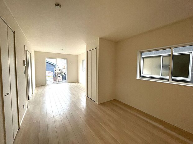 【【1号棟】リビング】リビングに2つの収納付き♪