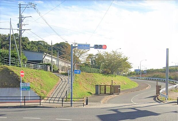 水巻町立頃末小学校（約650m）