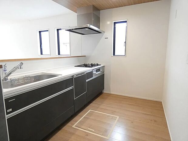 【【1号棟】キッチン】家族の会話が弾むカウンターキッチン!