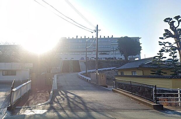 田川市立田川東中学校(約2,000m)