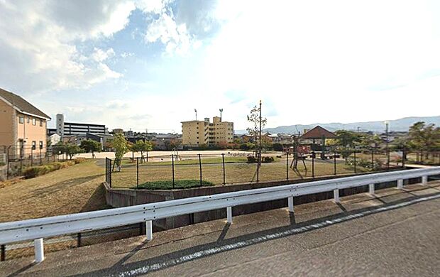 老司緑地（約180m）