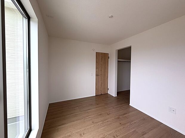【洋室】2階2部屋にウォークインクローゼット付き！
