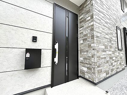 【2号棟】玄関ポーチ