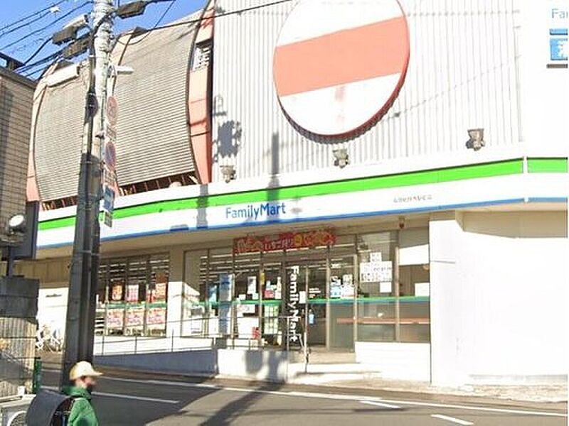 ファミリーマート阪急総持寺駅前店：徒歩7分（541ｍ）