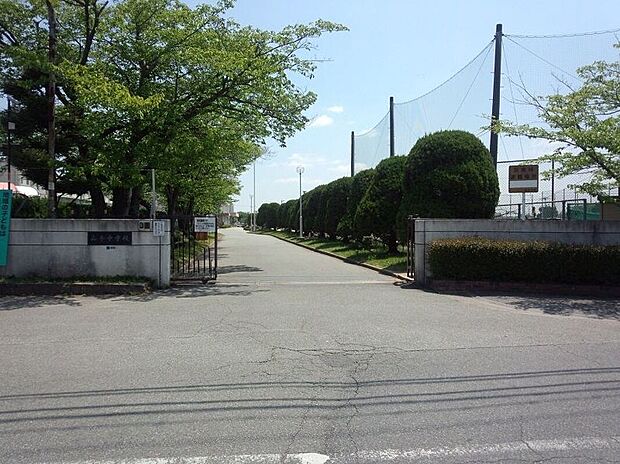 加古川市立山手中学校(約1,830m)