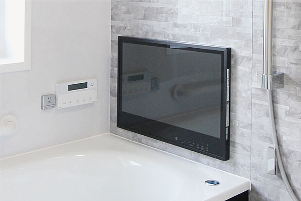 【大型液晶浴槽テレビ】22インチの液晶テレビで入浴中でもテレビの観賞ができます。