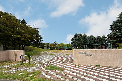 栄ヶ丘公園 約700ｍ(徒歩約9分)