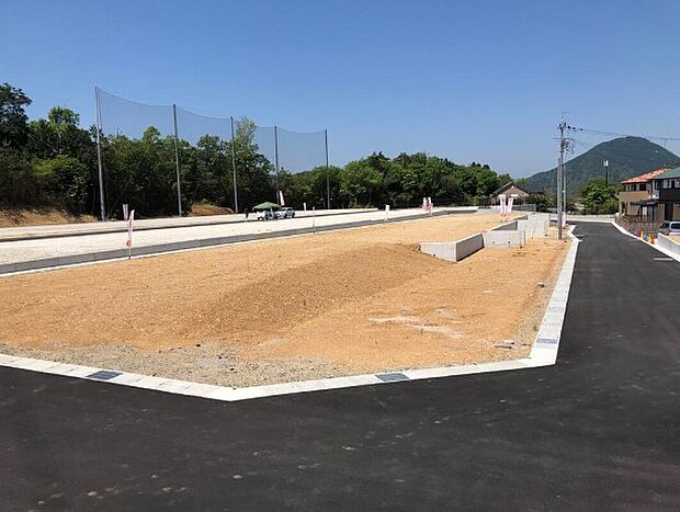 【分譲地現地写真】60坪以上の広々とした土地です!■□現地の様子(2022年5月)撮影■□