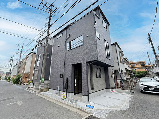 【現地外観】■外観、間取り、陽当たり、風通り、リビング、キッチン、駐車、スペース、眺望、街並み、周辺環境など、こちらの物件で毎日の暮らしに役立つポイント「知って納得」生活イメージを詳しく説明させて頂きます。