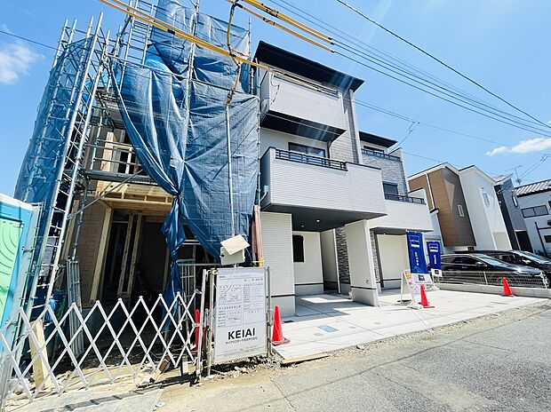 【前面道路含む外観】■外観、間取り、陽当たり、風通り、リビング、キッチン、駐車、スペース、眺望、街並み、周辺環境など、こちらの物件で毎日の暮らしに役立つポイント「知って納得」生活イメージを詳しく説明させて頂きます。