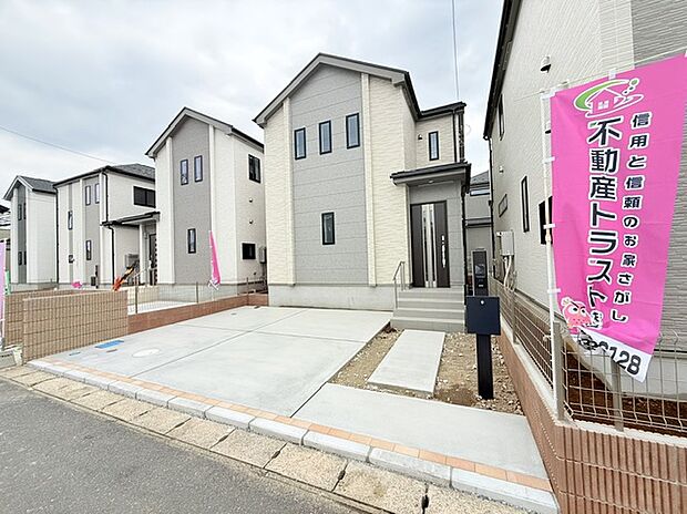 【現地外観】■外観、間取り、陽当たり、風通り、リビング、キッチン、駐車、スペース、眺望、街並み、周辺環境など、こちらの物件で毎日の暮らしに役立つポイント「知って納得」生活イメージを詳しく説明させて頂きます。