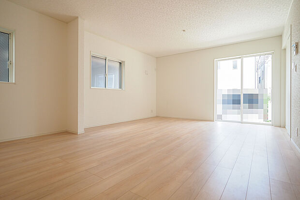 【ＬＤＫ】南向きに面し暖かな陽射しが差し込むリビングダイニング