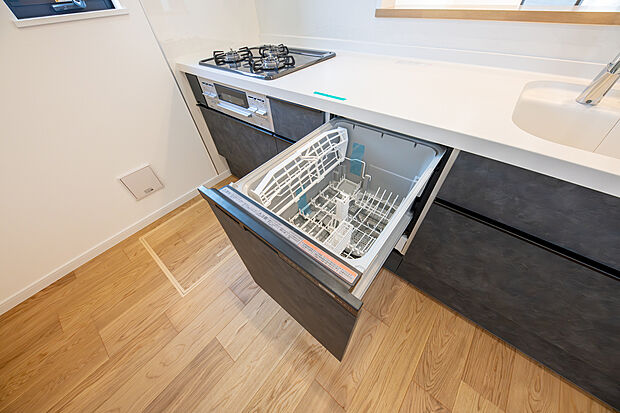 【キッチン／食洗機】お料理の後片つけをきちんとサポートするビルトインタイプの食器洗い乾燥機です。