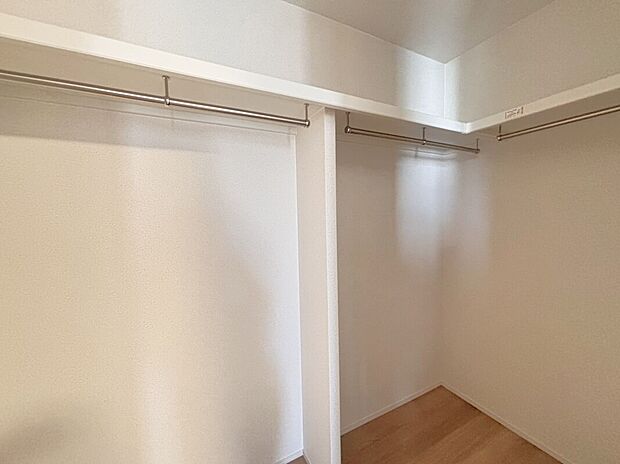 H棟WIC
主寝室には2帖のWICが標準仕様で付いております。