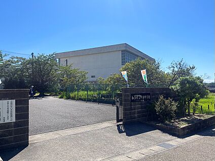 中部中学校 約1160m(徒歩約15分)