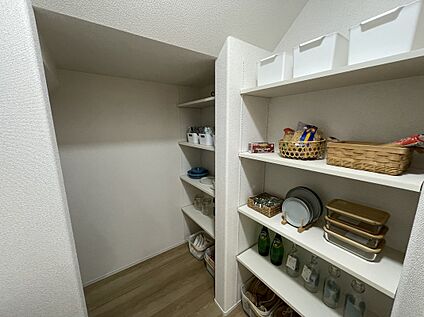 【D棟 パントリー】