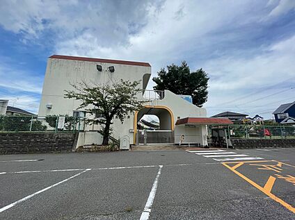 日高乳児園 約600m(徒歩約8分　自転車約3分)