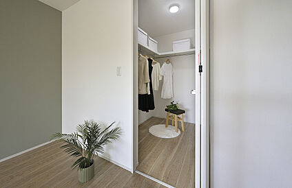 【ウォークインクローゼット同仕様】