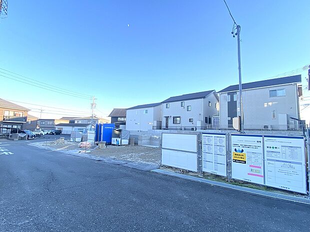 【【前面道路含む現地写真】】周辺は複数の公園や買い物施設などの生活施設が点在しており、利便性の高いエリアです。周辺環境が充実した高台の住まいのご案内♪