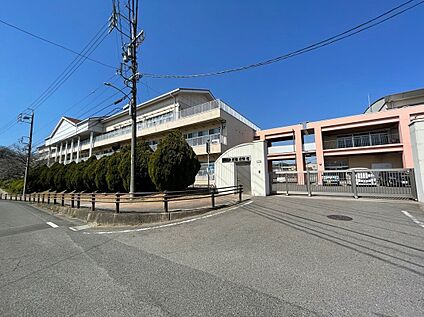 加木屋小学校 約530m(徒歩約7分)