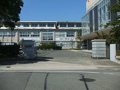 乙川中学校 約1730m(徒歩約22分)