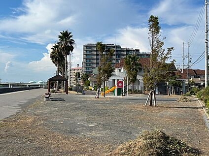 新舞子公園 約400m(徒歩約5分　自転車約2分)