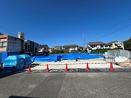 【前面道路含む現地写真】