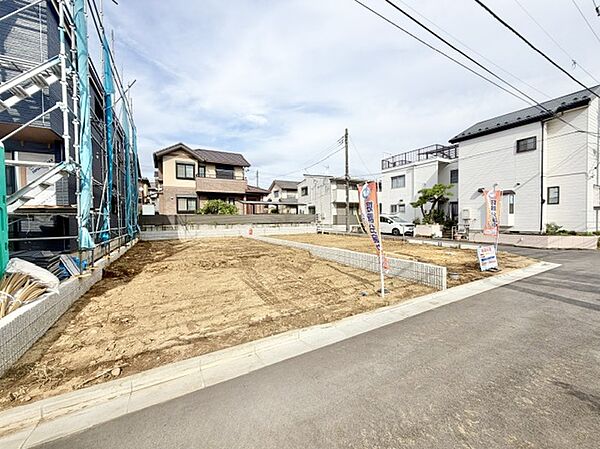 １区画。駅から徒歩７分。スーパー、コンビニまで徒歩５分。病院まで徒歩８分。通勤通学にも日常にも便利な生活が待ってます。
