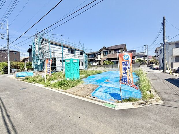2区画。解放感があふれる角地です。人気のショッピングエリアららぽーとまで徒歩16分。気軽にふらっと行けちゃいます。充実した毎日が待ってます。