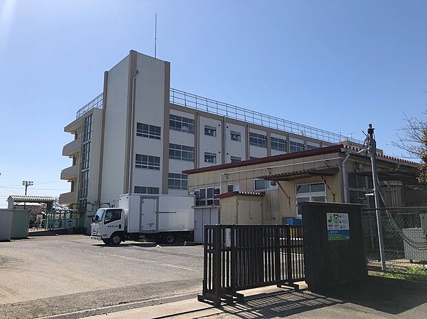 柏井小学校(約1,400m)