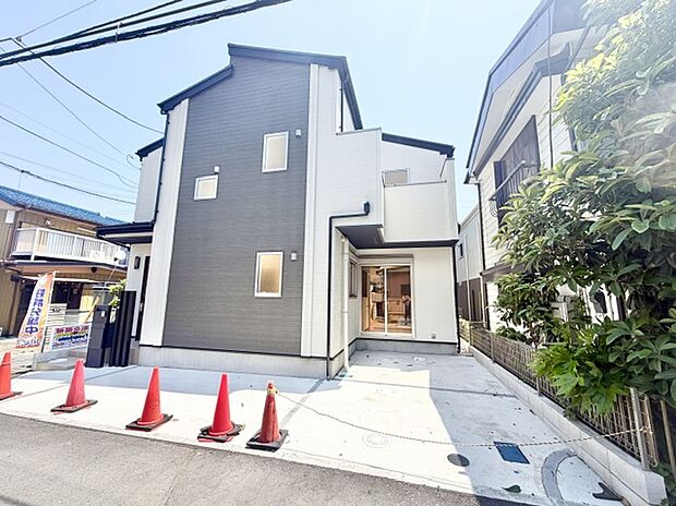 【現地外観】スーパーやコンビニまで徒歩10分圏内