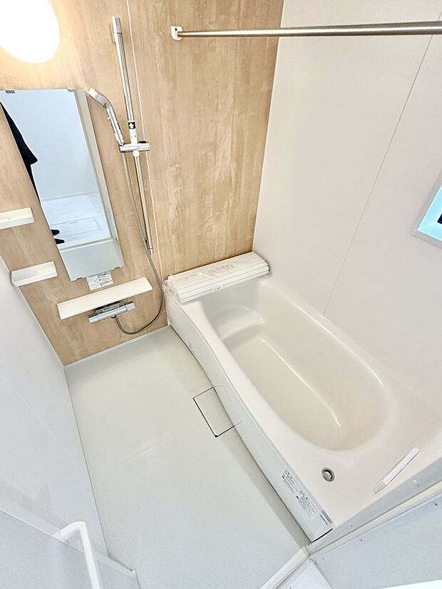 【浴室】癒しの空間バスルームです。バスタブで足を伸ばしたり、お子様と一緒に入っても広さがあります。快適なバスタイムを。