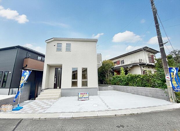 【現地外観写真】長期優良認定住宅　性能評価6項目取得　ZEH水準住宅　閑静な住宅街です。