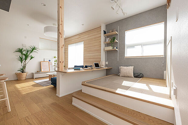 【【現地モデルハウス公開中】】堀机カウンターは、仕事や子どもの勉強机として利用することもできます。(1号棟/2025年10月撮影)