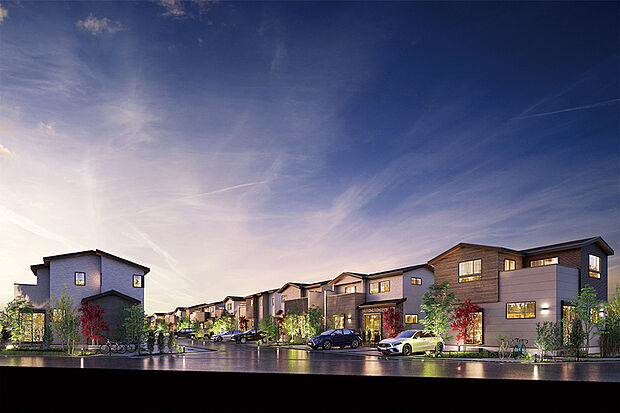 【【灯かりのいえなみ協定(R)】】夜間になると各住戸の外部灯を自動でライトアップ。夜道を明るく照らすことで防犯性と安全性を向上させました。灯かりの配置や色などに統一感を持たせることで連続した光が街を美しく照らします。