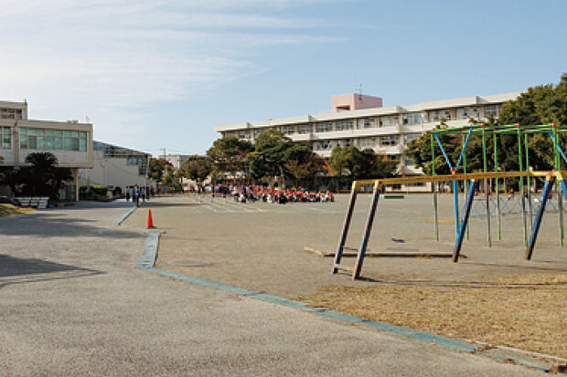 千葉市立幸町第三小学校（現地より徒歩4分）