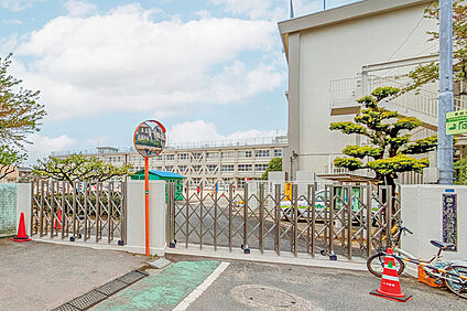 東部小学校（現地より徒歩14分） 約1100m