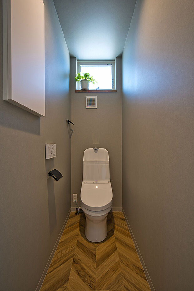 【【当社施工例】】落ち着いた空間に仕上げたトイレ