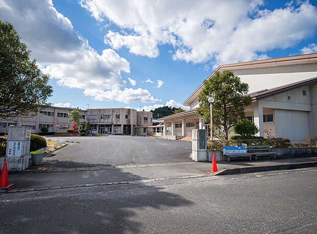 中部小学校（約1,760m）